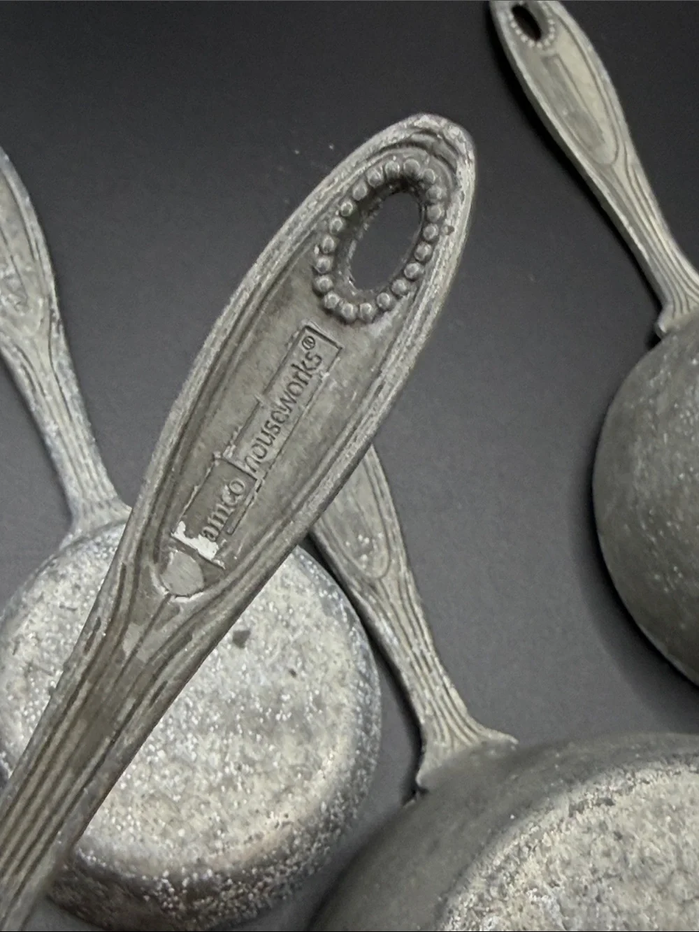 Set 4 Amco Houseworks Vintage Cast Metal Nesting Measuring Cups Rustic Kitchen